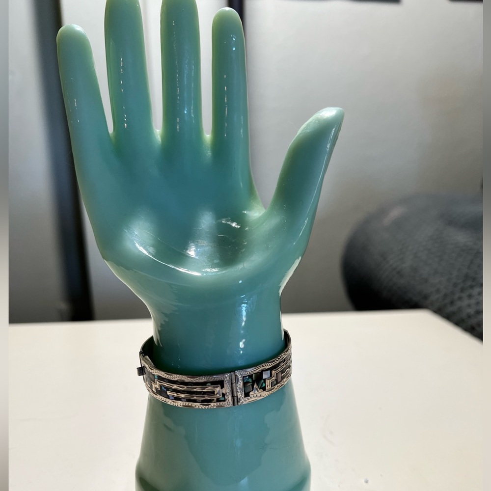 Vintage Taxco sterling silver hinged bracelet with abalone inlay. 7”-7.25”